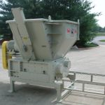 Quad-Shaft Shredder with Hydraulic Ram Assist