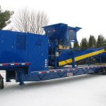 30 series quad-shaft hydrostatic shear shredder with an outfeed conveyor and collection container